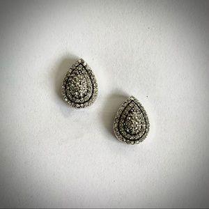 🥰 Banana Republic Earrings